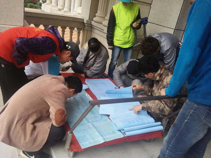 左金淼老师亲临现场讲解施工图纸